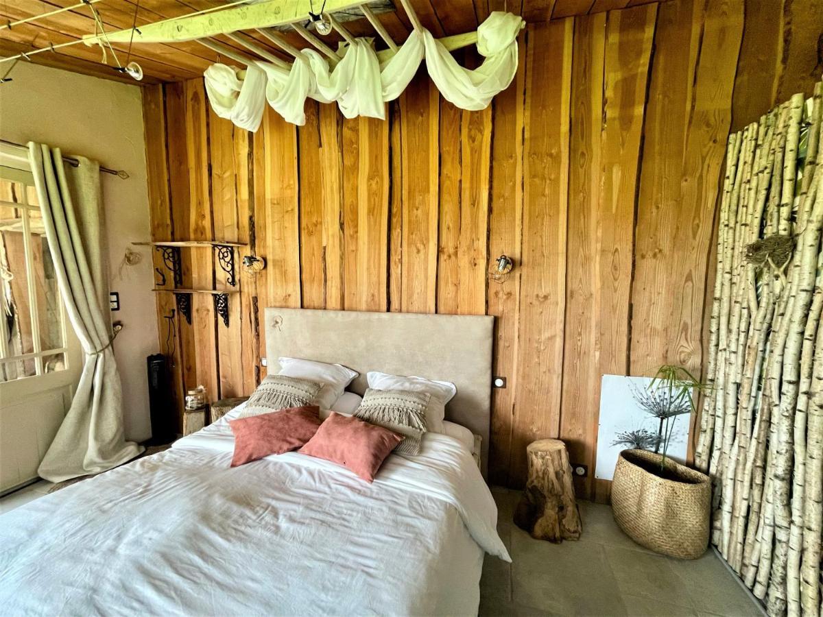 Le P'Tit Nid De Gabriel Bed and Breakfast Les Touches-de-Périgny Exteriör bild
