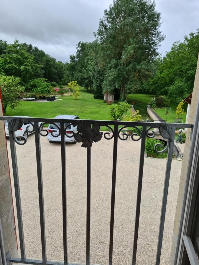 Le P'Tit Nid De Gabriel Bed and Breakfast Les Touches-de-Périgny Exteriör bild